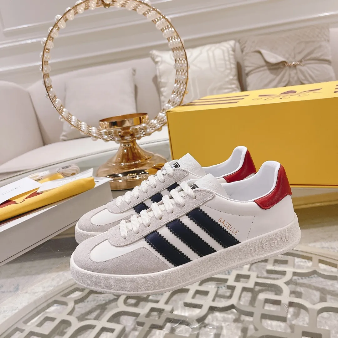 👟👟Ex-factory price 480👟👟 Women's shoe factory Gucci&adidas joint limited edition couple's sneakers. A super nice joint casual sneaker with rich and bold colors! It showed everyone a completely different charm from the past! Combining retro style and youthful sports style to create a new aesthetic! Vitality yet stylish at the same time! ! Upper - made of cowhide, cowhide, cloth. Lining - sheepskin lining for feet. Sole - original open-molded beef tendon non-slip and wear-resistant outsole. Size: 35-44 (couple style)